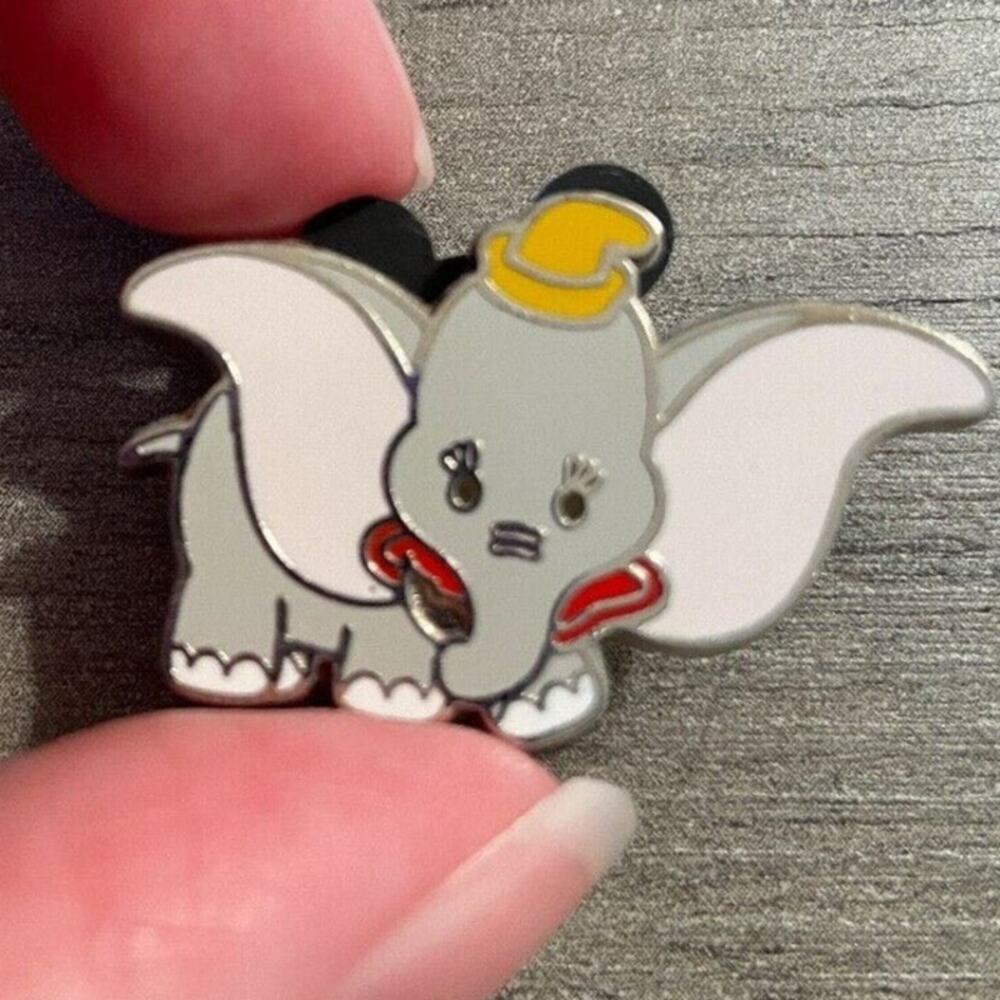 Disney Park - 2010 Mini-Pin Collection - Cute Disney Animals - Dumbo Pin Only - Picture 1 of 3